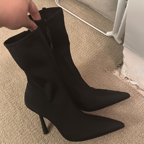Worn once! Brand new black Zara stiletto ankle boots. Minor scuffing on bottom - Picture 6 of 6